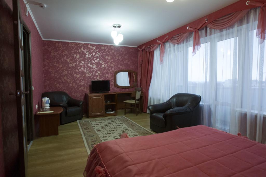 Molodechno Hotel Maladzyechna Dış mekan fotoğraf